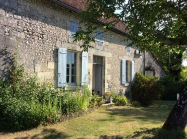 Old Farmhouse in Quiet Charente Countryside
