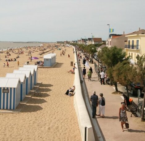 Les pieds dans l'ocean Chatelaillon plage La Rochelle Yves