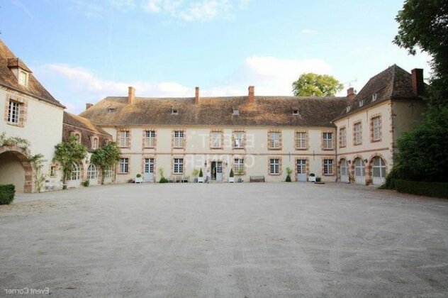 Chateau Cour Senlisse