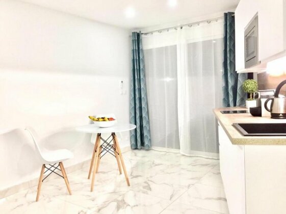 New peaceful studio with car park in Eze village - Photo3