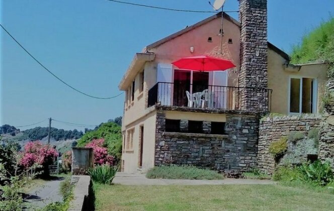 Maison avec terrasse jardin vue mer et montagne