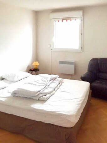 Sunny 1-Bedroom Apartment with Pool - Photo2