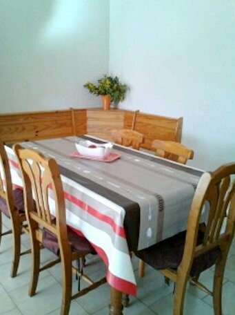 Sunny 1-Bedroom Apartment with Pool - Photo4