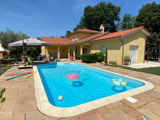 Chambre dans villa avec piscine