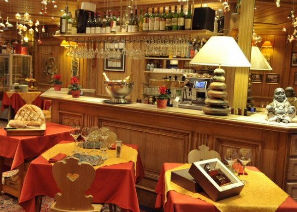 Citotel Hotel Restaurant Les Pins - Photo5