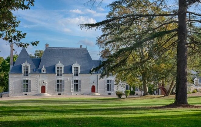 Chateau des Grotteaux Pres Chambord