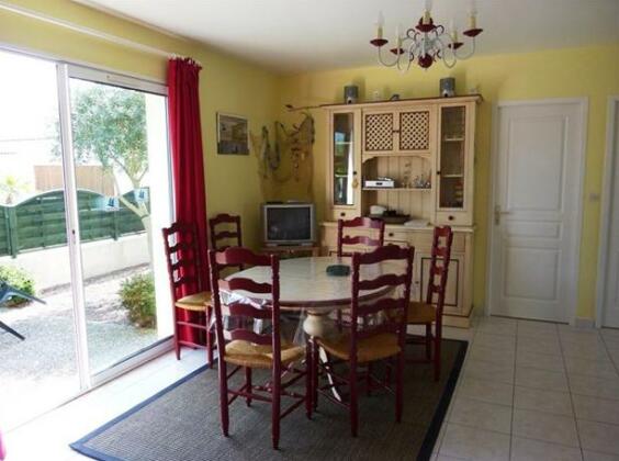 Holiday House 28 R Ardillieres La Bree les Bains - Photo5