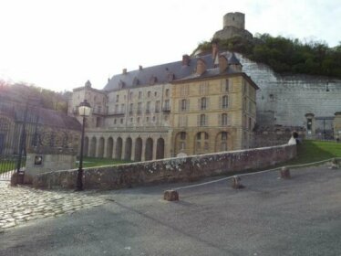 Le Logis du Chateau La Roche Guyon