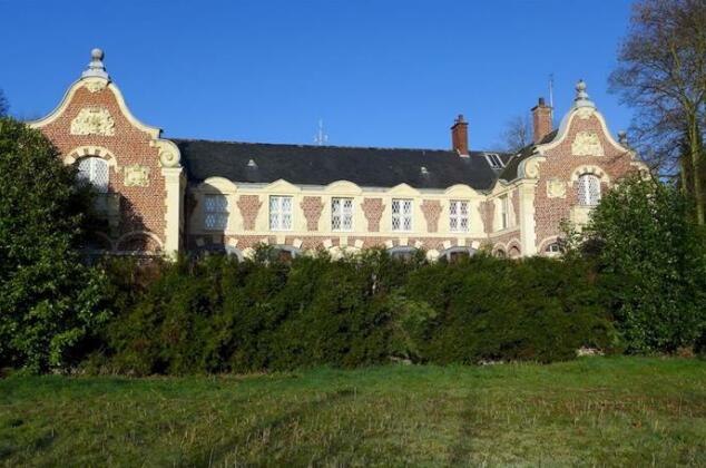 Le Chateau Des Ormes