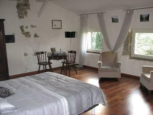 Chambres d'Hotes Domaine Saint-Joly - Photo2