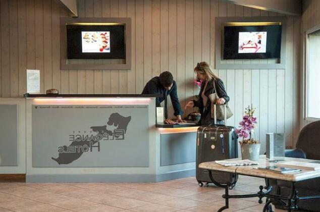 Elegance Suites Hotel - Photo3