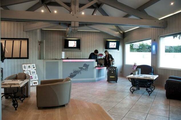 Elegance Suites Hotel - Photo4