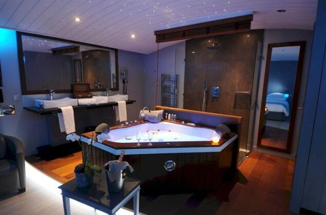 Elegance Suites Hotel - Photo5