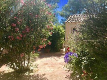 Holiday home d'Avignon et pinede