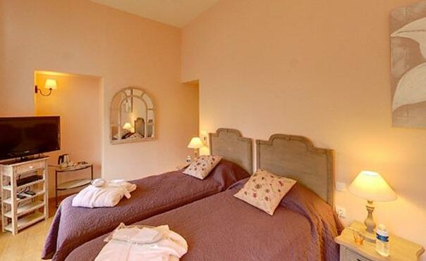 Chambres d'hotes - Bed and Breakfast Les Palmiers - Photo2