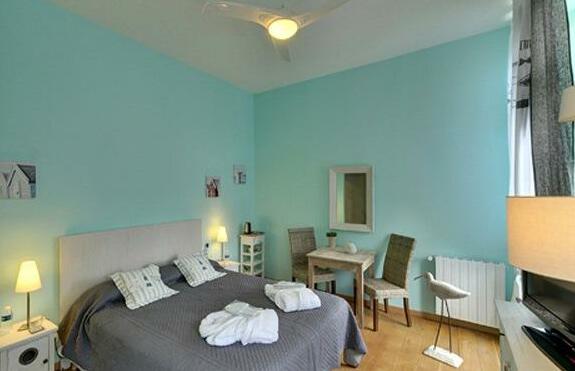 Chambres d'hotes - Bed and Breakfast Les Palmiers - Photo3