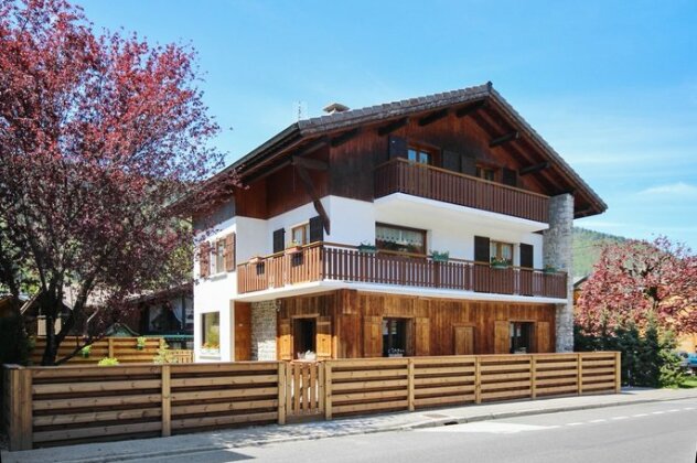 Cozy 4-bedroom Apartment With Stunning Mountain Views in the Rh