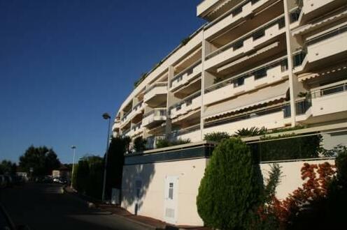 Cannes Golf Apartment
