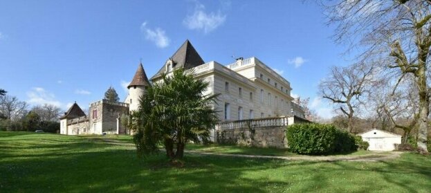 Chateau De Laroche