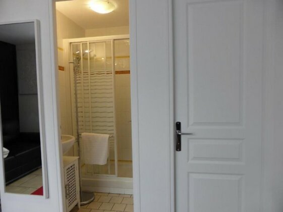 Une chambre a Neuilly Guest house - Photo3