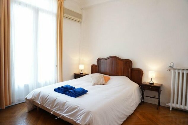  Photo 1