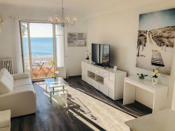 Promenade Sea View Suite - Photo4