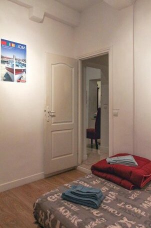 Room in apartment - Rue Droite - Photo3