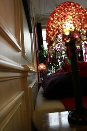 A Room In Paris - Photo3
