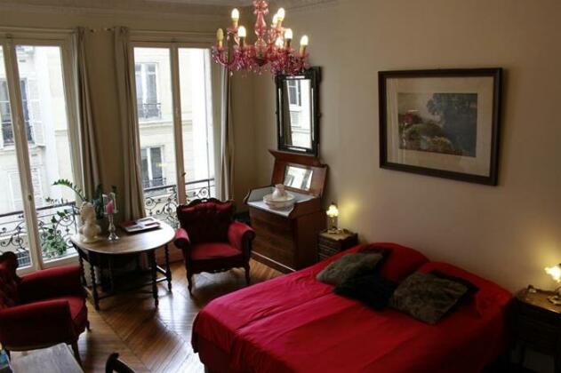 A Room In Paris - Photo5