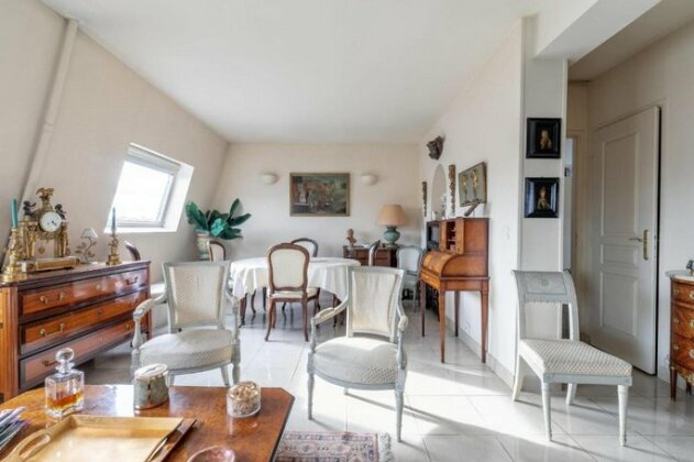 Apartment with a view on the Eiffel Tower 200m from the Alma/Marceau metro - Photo5