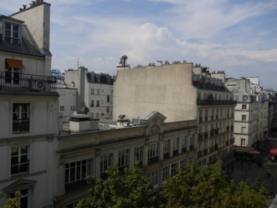 Appartement lumineux avec balcon au coeur de Paris