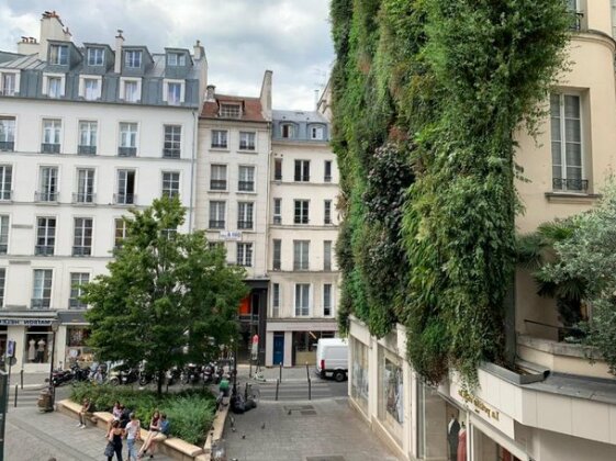 Artistic apartment center of Paris