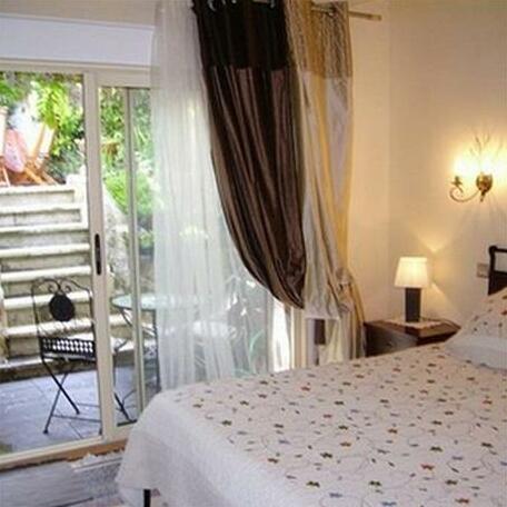 Bed and Breakfast Dessous Des Berges