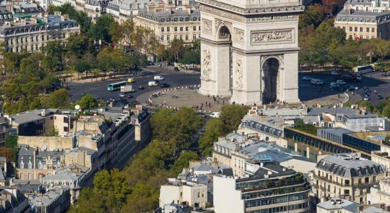 Champs Elysees Arc de Triomphe