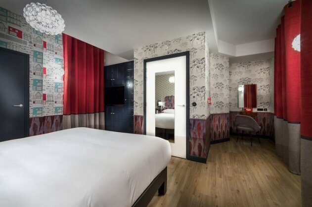 Hotel Crayon Rouge by Elegancia - Photo4