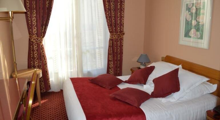 Hotel Royal Elysees - Photo2