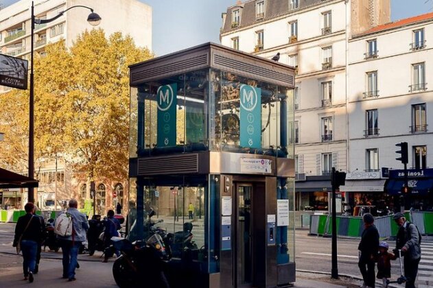 Little cozy studio with a panoramic view over Paris