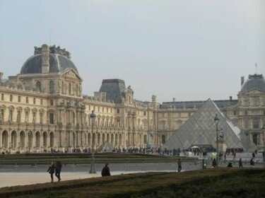 Louvre Romantic