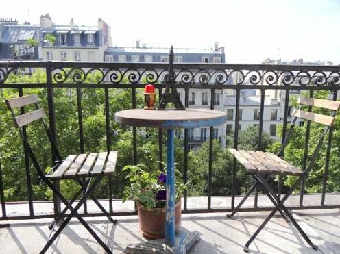 Lovely Montmartre Pigalle with Balcony - Photo3