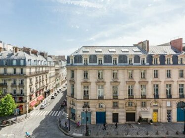 Luxury 2 Bedroom with AC - Louvre & Champs Elysees