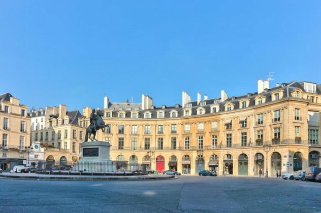 Luxury apartment on the Place des Victoires 357