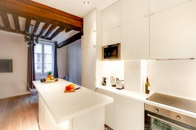 Luxury flat in the heart of Paris by GuestReady - Photo3