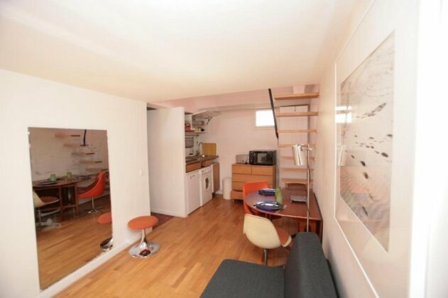Marais Studio with Mezzanine 334 - Photo2