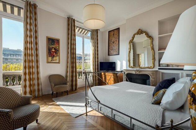 Palais Royal - Three Bedroom Apartment - Photo2