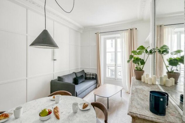 Spacious Apartment Near Madeleine