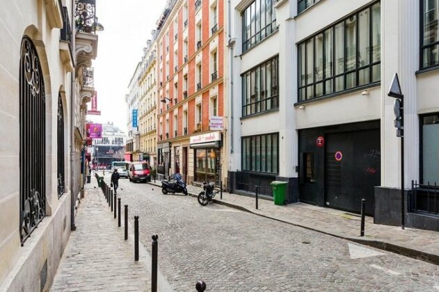 Squarebreak Montmartre District