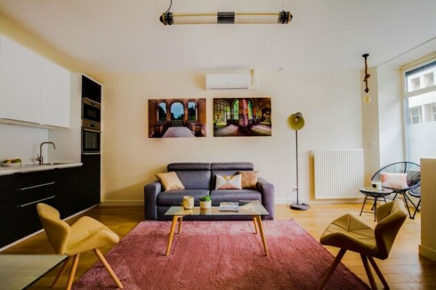 Stunning Renovated Flat - Photo2