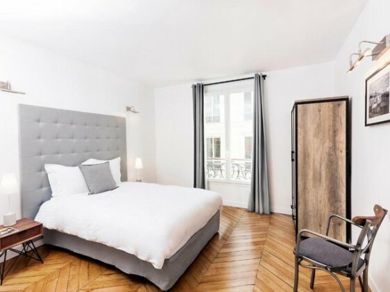 The Residence - Luxury 4 Bedroom Paris Center 2 & 4