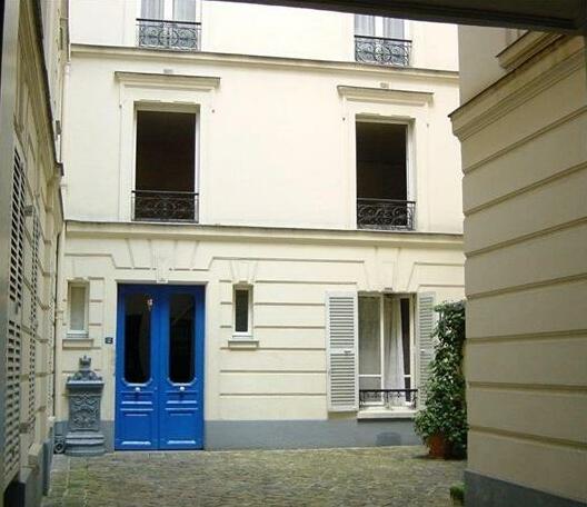 Verneuil-Ten Apartment