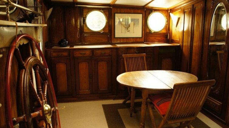 Charming Houseboat - Photo2